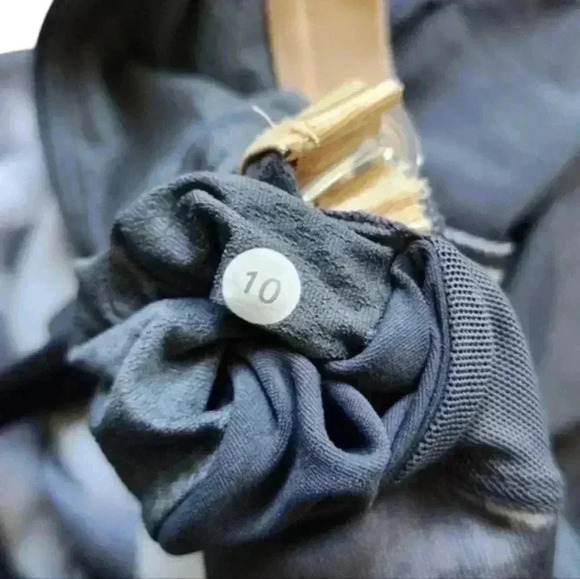 Lululemon Cross My Heart Tank Top White Coal Tinted Canvas Super Women's Medium - Picture 10 of 13